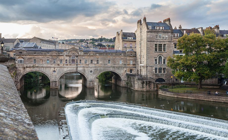 Bath over a body of water